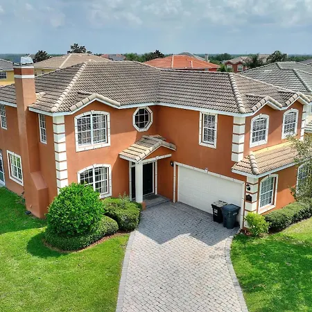 6 Bedroom Premium Home With Pool, Spa And Games Room 800